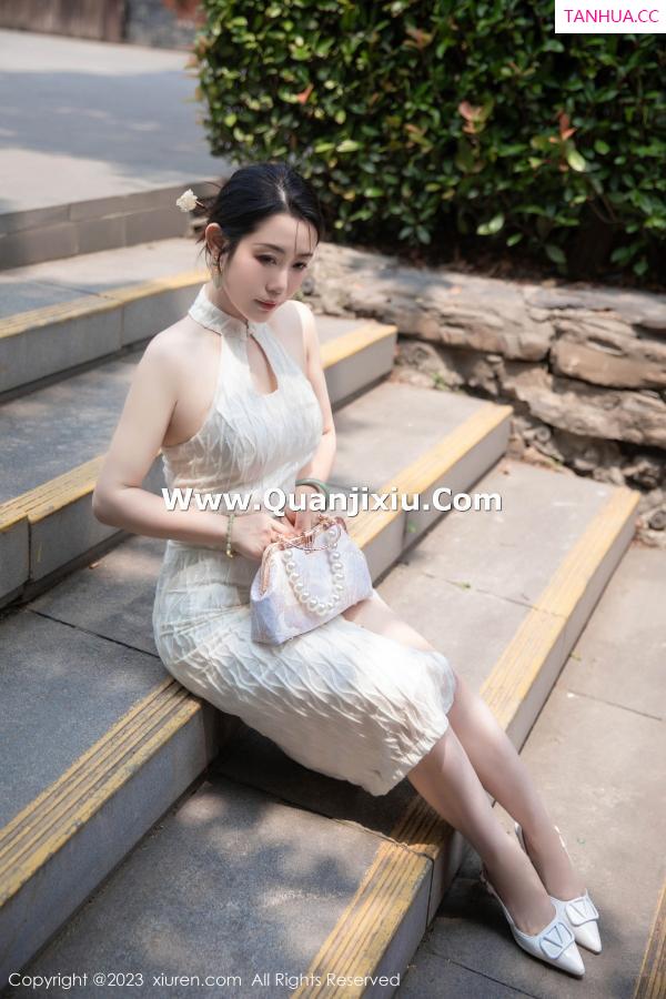   [XiuRen]高清写真图 2023.09.25 No.7435 严利娅Yuliya 旗袍美臀第12张图片
